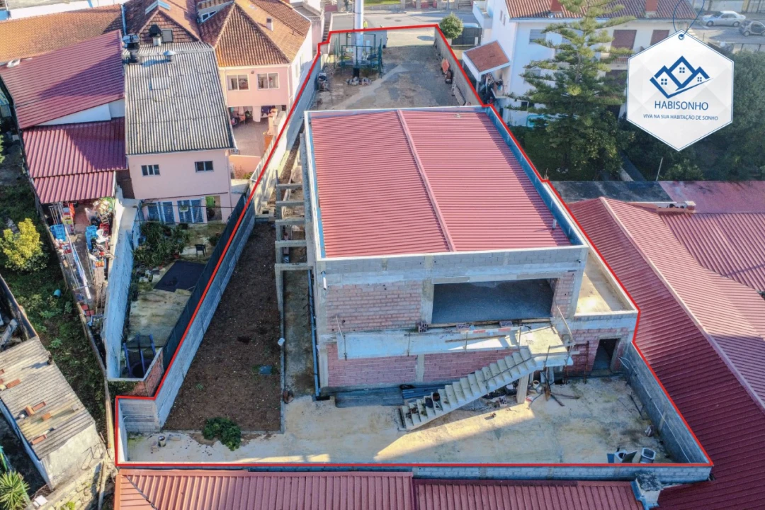 Moradia T4 para Venda em Fânzeres e São Pedro da Cova Foto 1