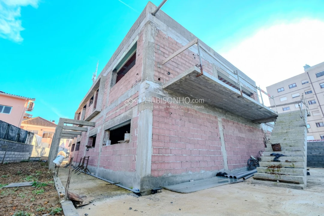 Moradia T4 para Venda em Fânzeres e São Pedro da Cova Foto 2