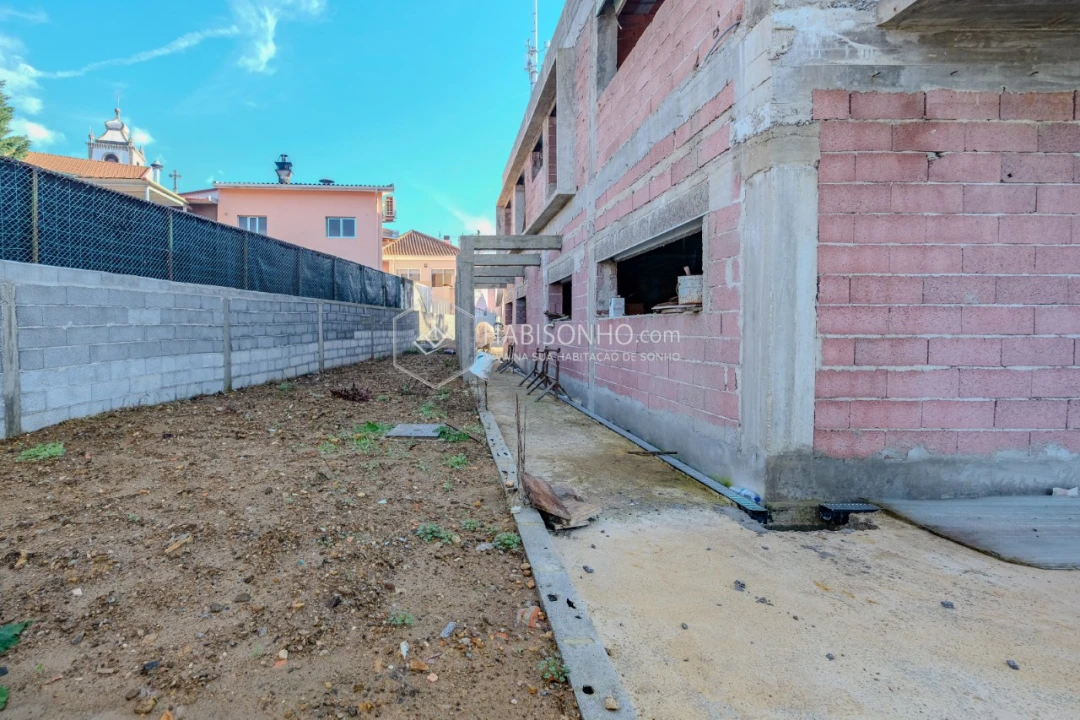 Moradia T4 para Venda em Fânzeres e São Pedro da Cova Foto 3