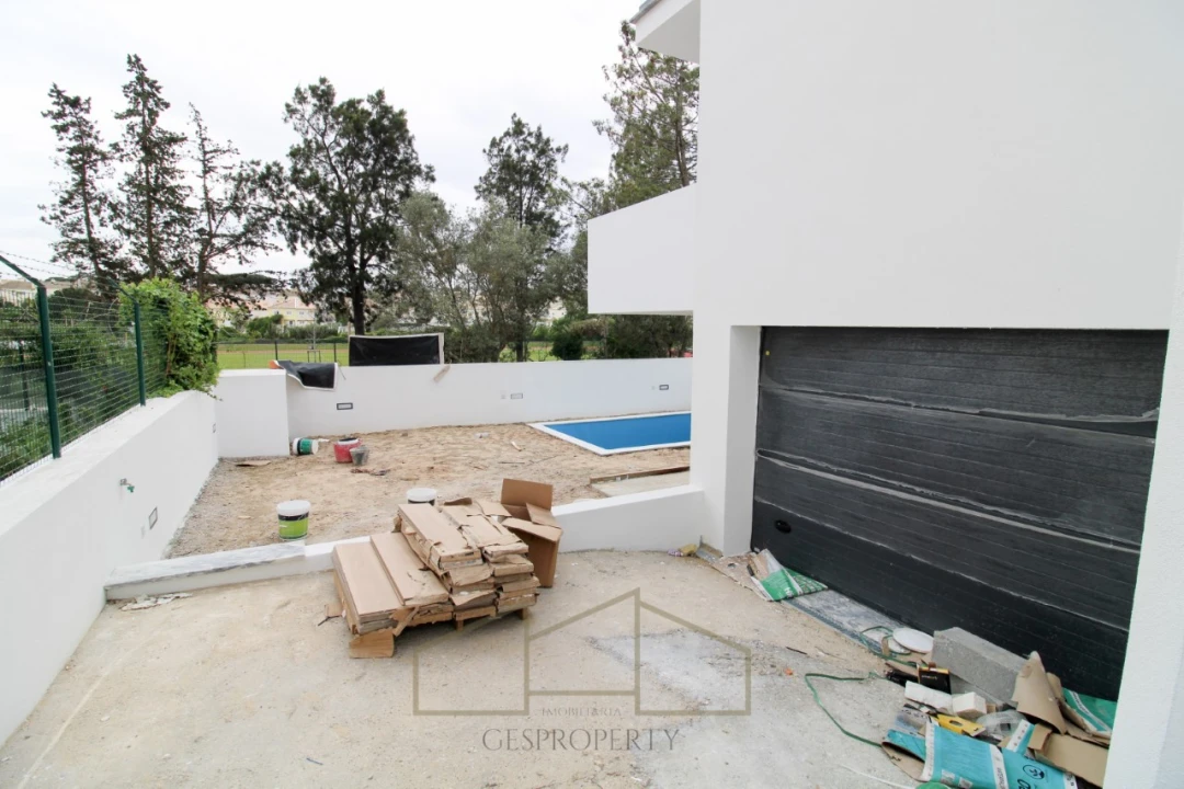 Moradia T4 para Venda em Charneca de Caparica e Sobreda Foto 32