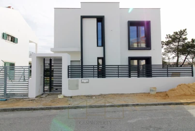 Moradia T4 para Venda em Charneca de Caparica e Sobreda