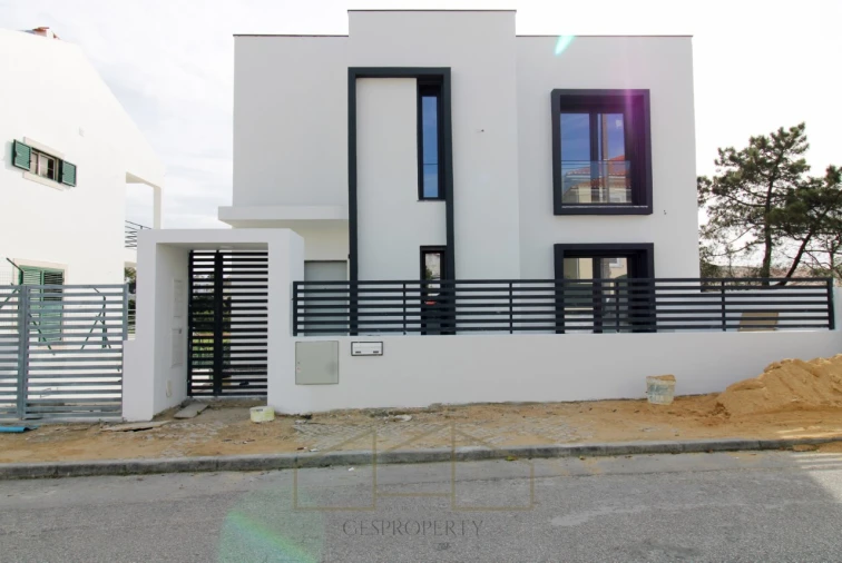 Moradia T4 para Venda em Charneca de Caparica e Sobreda Foto 2