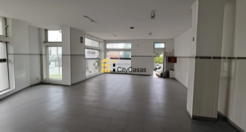 Loja para Venda em Mafamude e Vilar do Paraíso