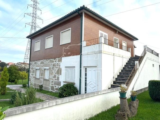 Moradia T4 para Venda em Vila de Punhe Foto 1