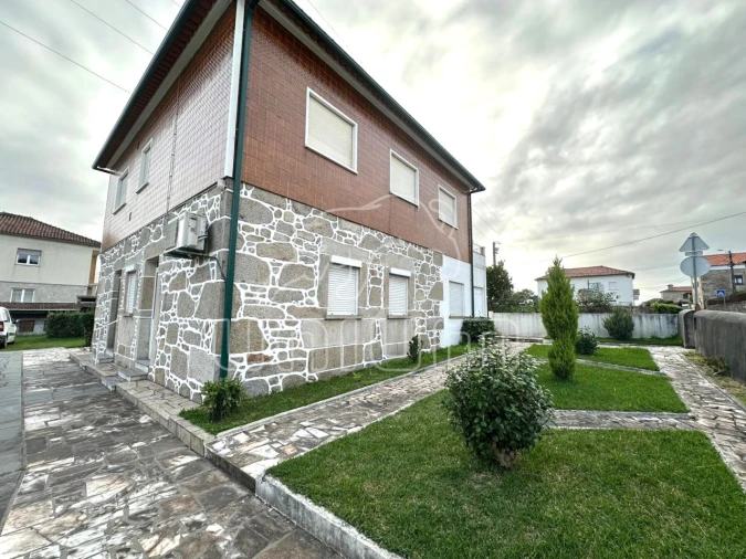 Moradia T4 para Venda em Vila de Punhe Foto 2