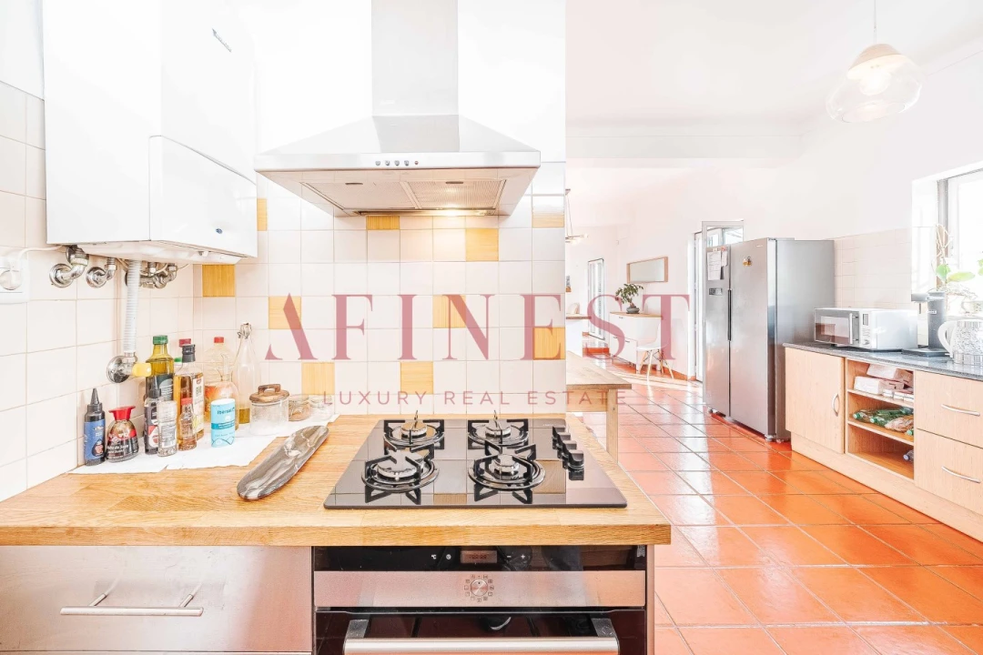 Moradia T4 para Venda em Porto Salvo Foto 3