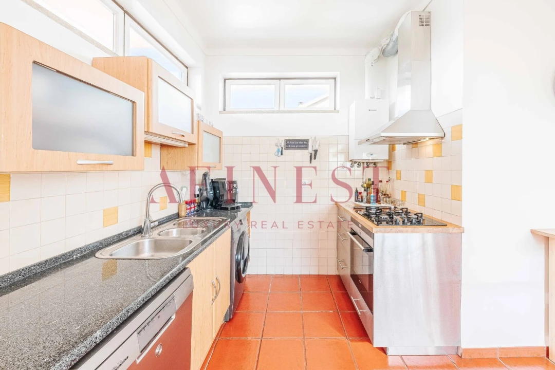 Moradia T4 para Venda em Porto Salvo Foto 4