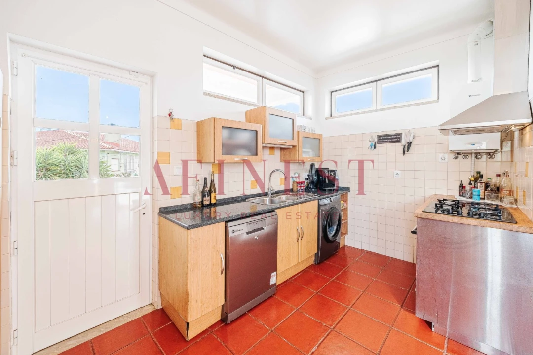 Moradia T4 para Venda em Porto Salvo Foto 5