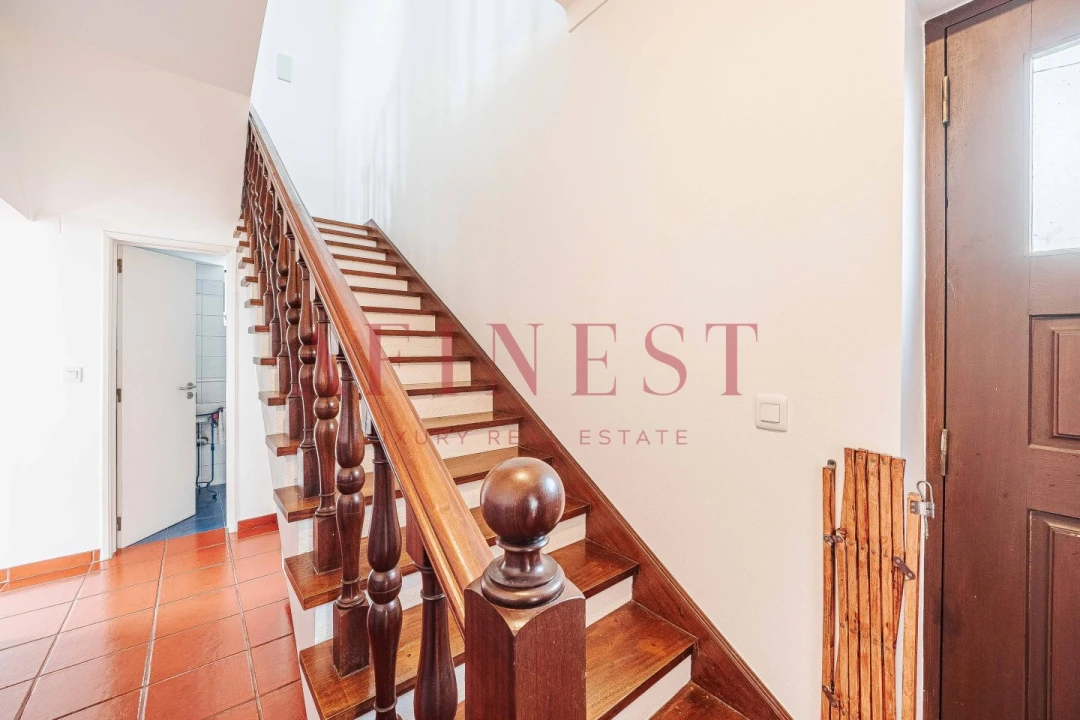 Moradia T4 para Venda em Porto Salvo Foto 23