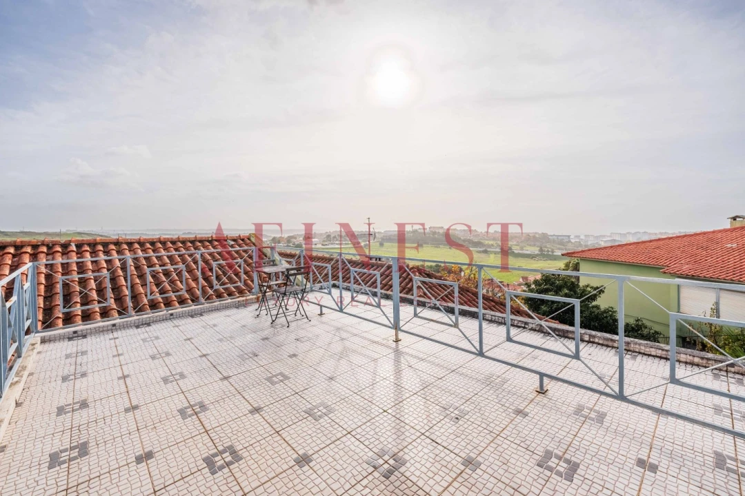 Moradia T4 para Venda em Porto Salvo Foto 37