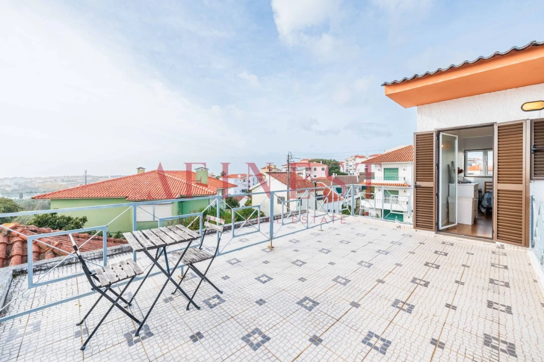 Moradia T4 para Venda em Porto Salvo Foto 39