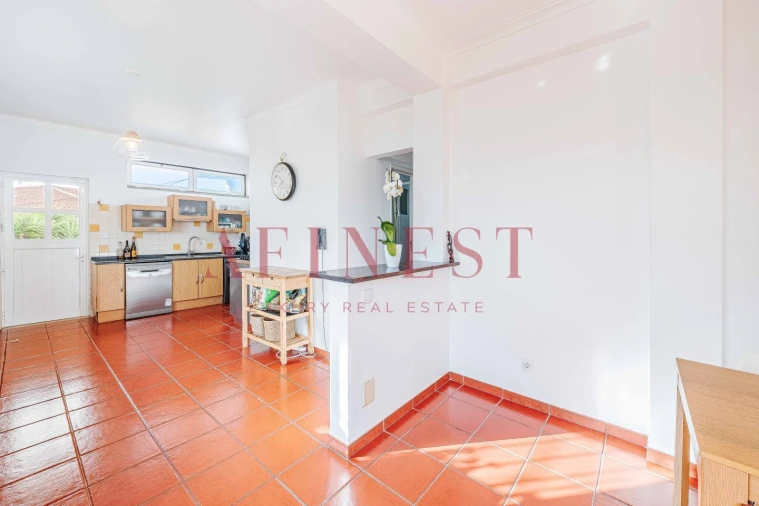 Moradia T4 para Venda em Porto Salvo Foto 9