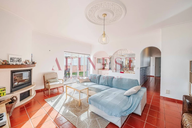 Moradia T4 para Venda em Porto Salvo Foto 16