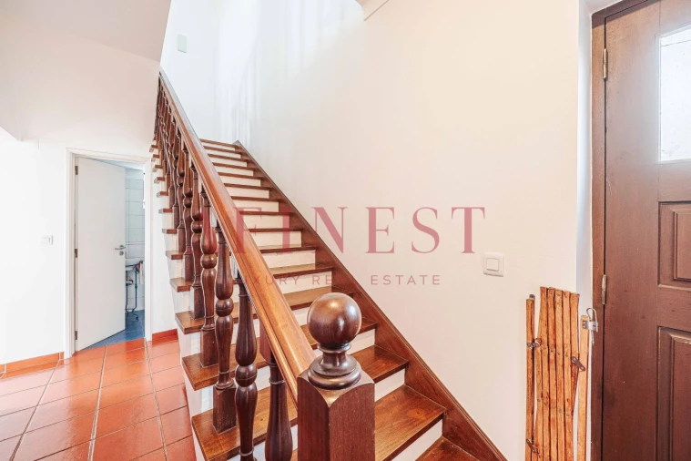 Moradia T4 para Venda em Porto Salvo Foto 23