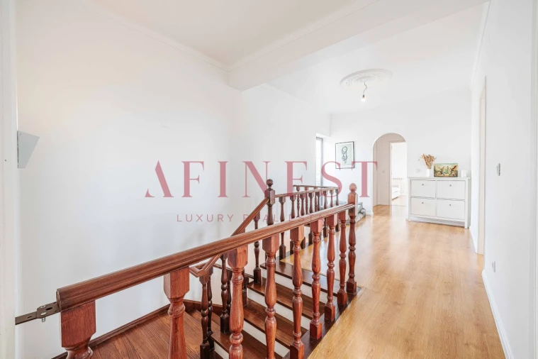 Moradia T4 para Venda em Porto Salvo Foto 28