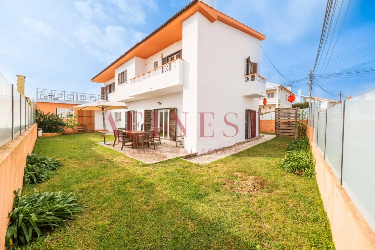 Moradia T4 para Venda em Porto Salvo Foto 2