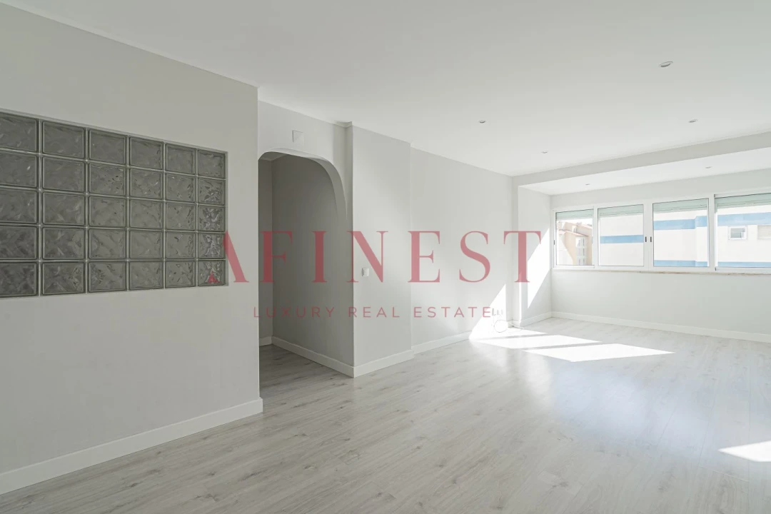 Apartamento T2 para Arrendamento em Carcavelos e Parede Foto 2