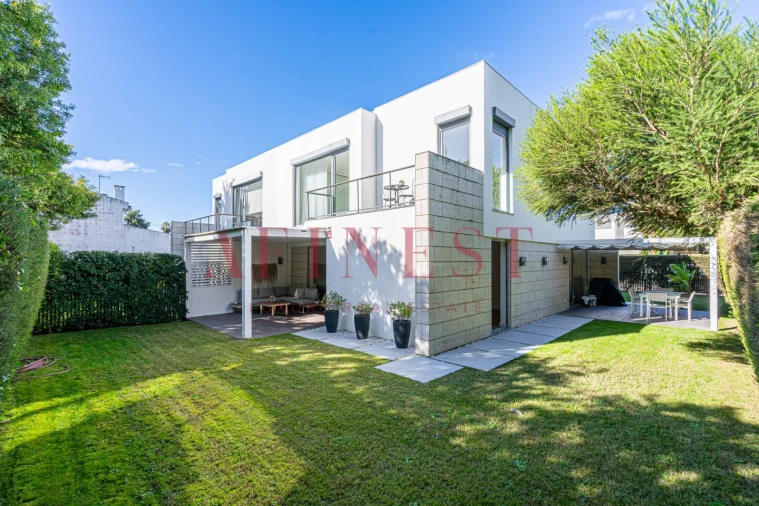 Moradia T3 para Arrendamento em Charneca de Caparica e Sobreda