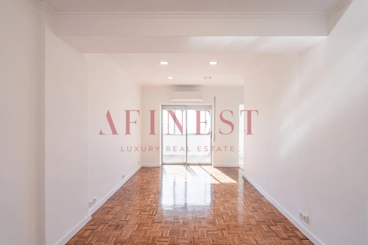 Apartamento T4 para Arrendamento em Almada, Cova da Piedade, Pragal e Cacilhas Foto 10