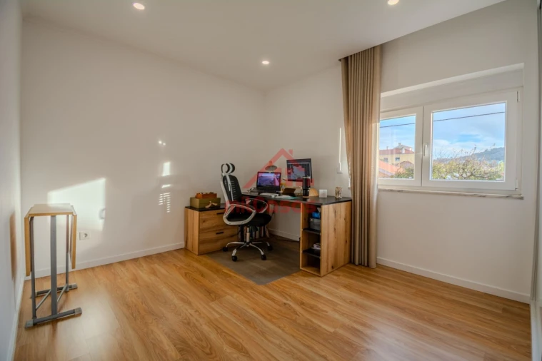 Apartamento T2 para Venda em Venda do Pinheiro e Santo Estêvão das Galés Foto 24