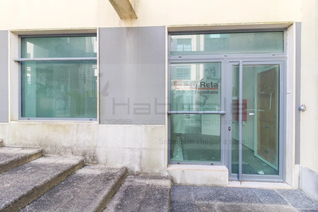 Loja para Venda em Santo António dos Cavaleiros e Frielas Foto 3