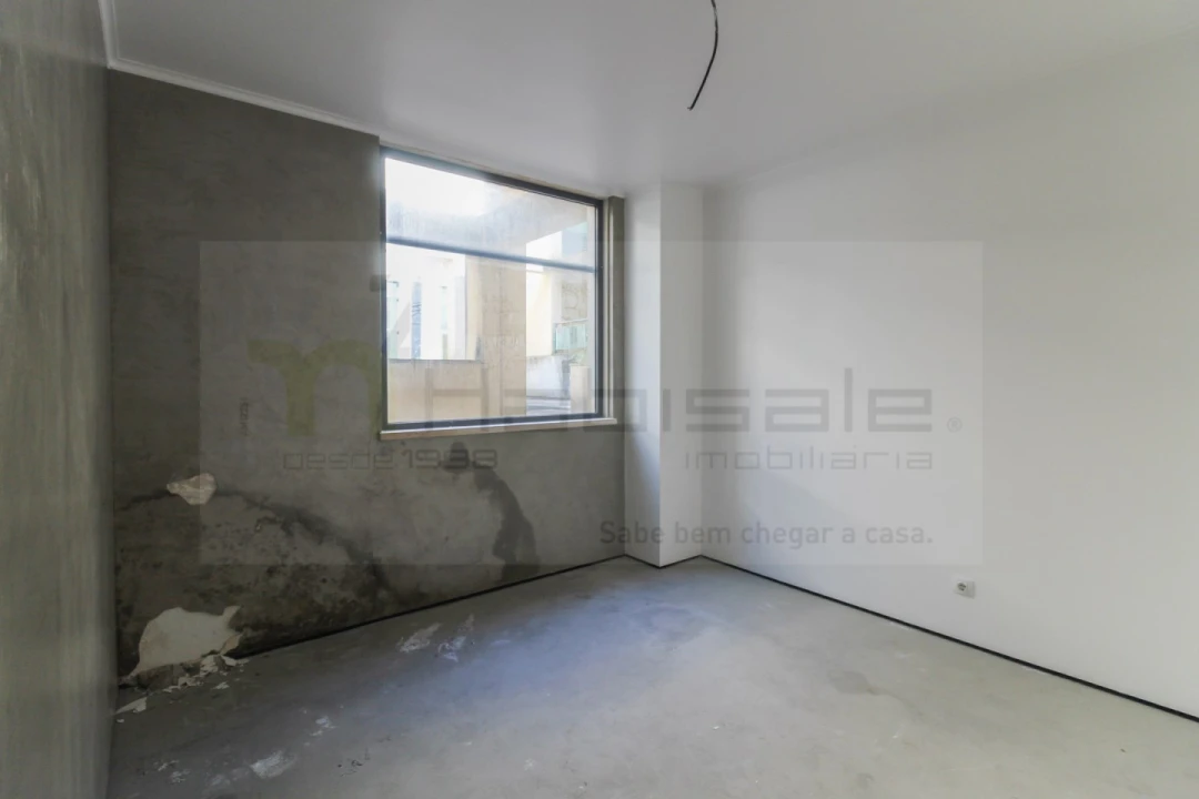 Loja para Venda em Santo António dos Cavaleiros e Frielas Foto 6