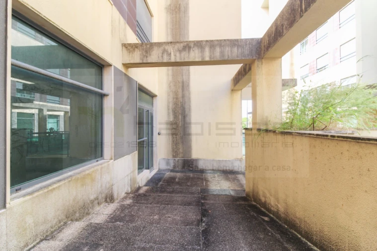 Loja para Venda em Santo António dos Cavaleiros e Frielas Foto 5