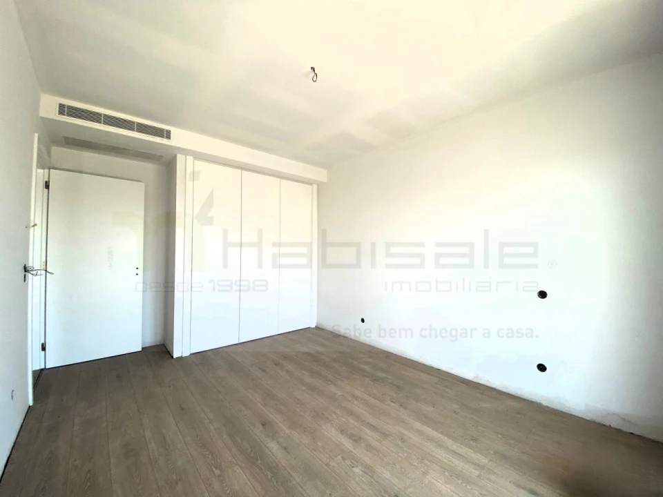 Apartamento T4 para Venda em Carnaxide e Queijas Foto 25