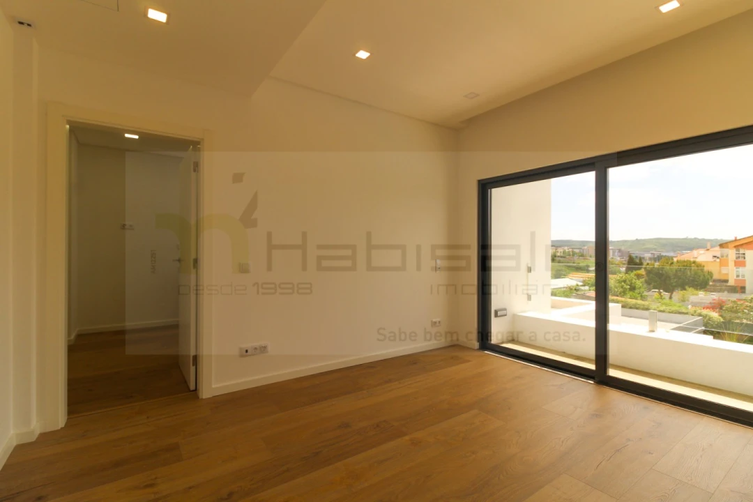 Moradia T4 para Venda em Loures Foto 34