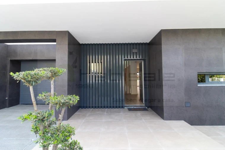 Moradia T4 para Venda em Loures Foto 4