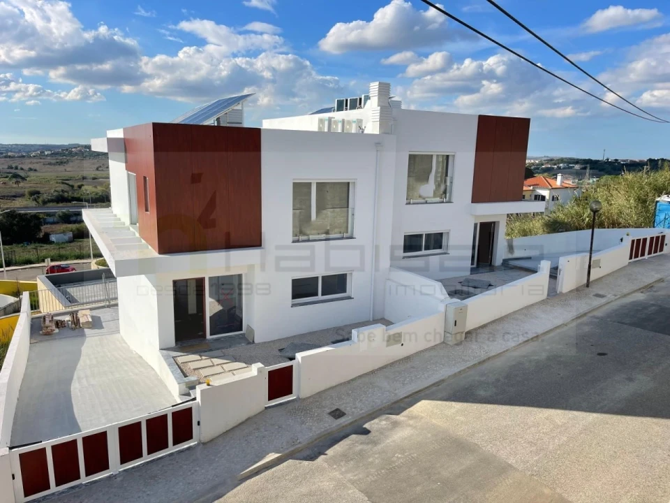 Moradia T3 para Venda em Almargem do Bispo, Pêro Pinheiro e Montelavar Foto 1