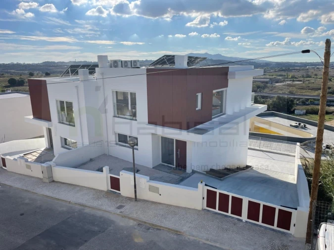 Moradia T3 para Venda em Almargem do Bispo, Pêro Pinheiro e Montelavar Foto 2