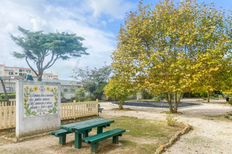 Apartamento T3 para Venda em Carcavelos e Parede Foto 17