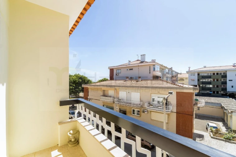 Apartamento T3 para Venda em Carcavelos e Parede Foto 12