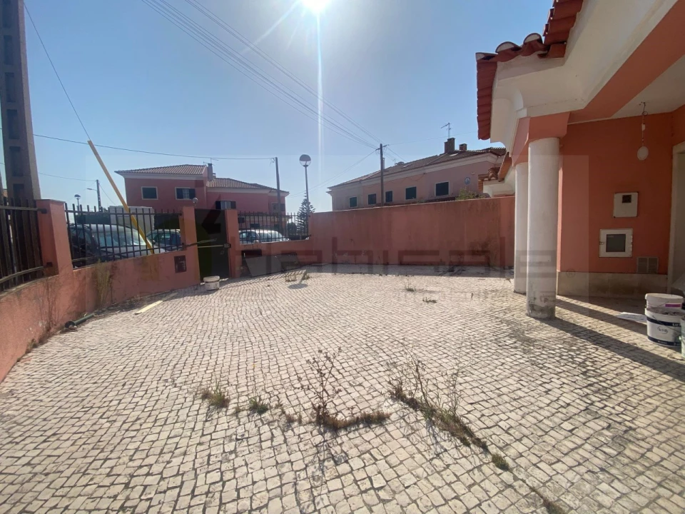 Moradia para Venda em Rio de Mouro Foto 1