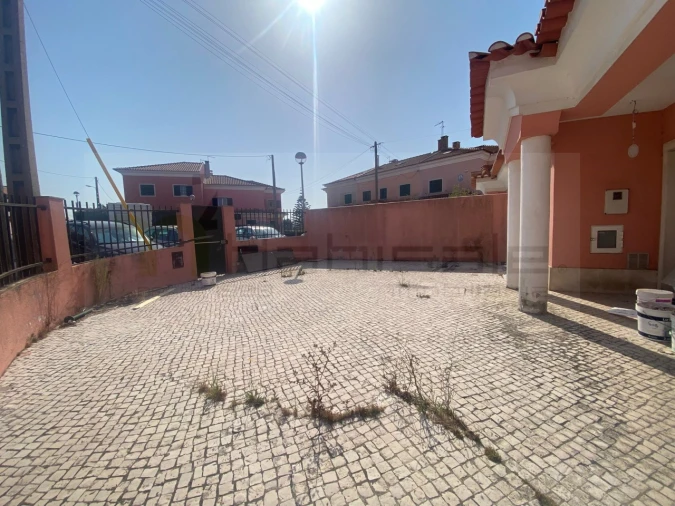 Moradia para Venda em Rio de Mouro