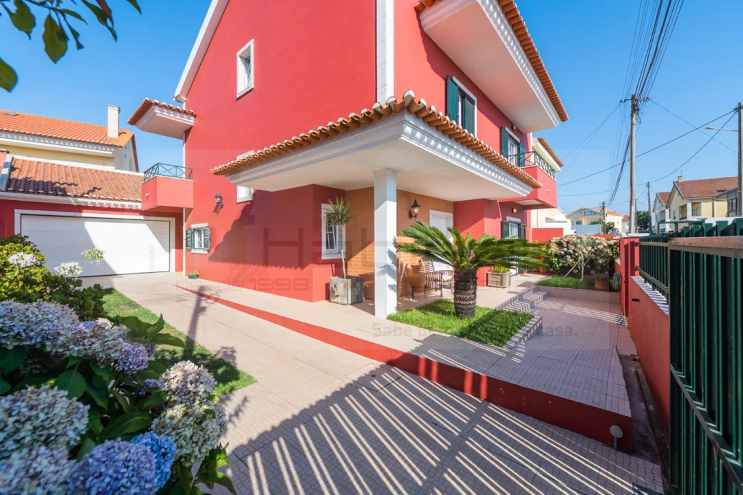 Moradia T4 para Venda em Ramada e Caneças Foto 2