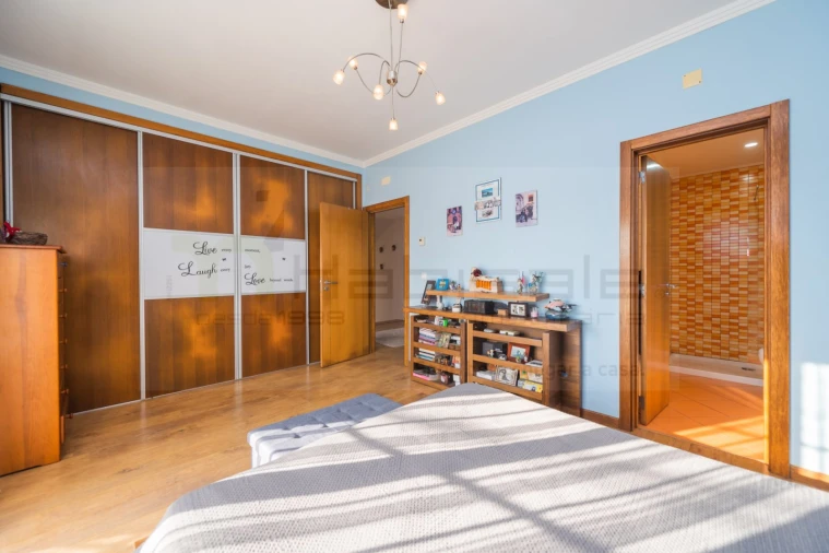 Moradia T4 para Venda em Ramada e Caneças Foto 32