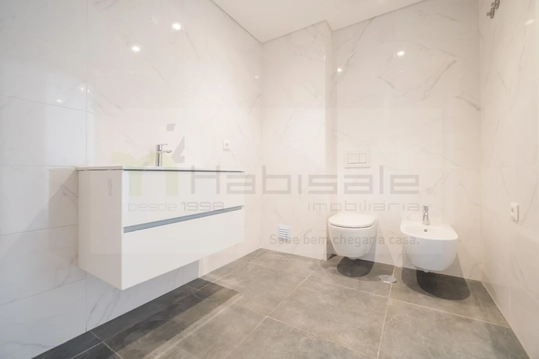 Apartamento T2 para Venda em Carcavelos e Parede Foto 15