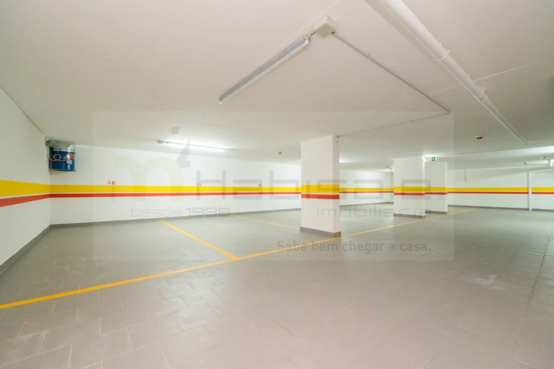 Apartamento T2 para Venda em Carcavelos e Parede Foto 23