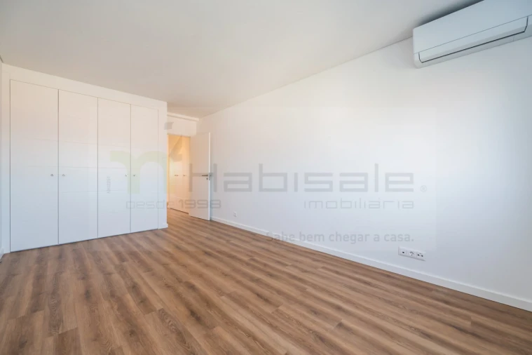 Apartamento T2 para Venda em Carcavelos e Parede Foto 13