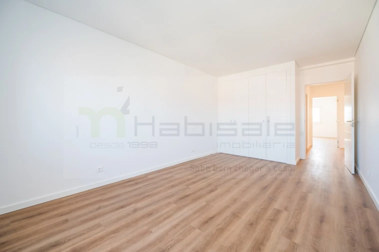 Apartamento T2 para Venda em Carcavelos e Parede Foto 17