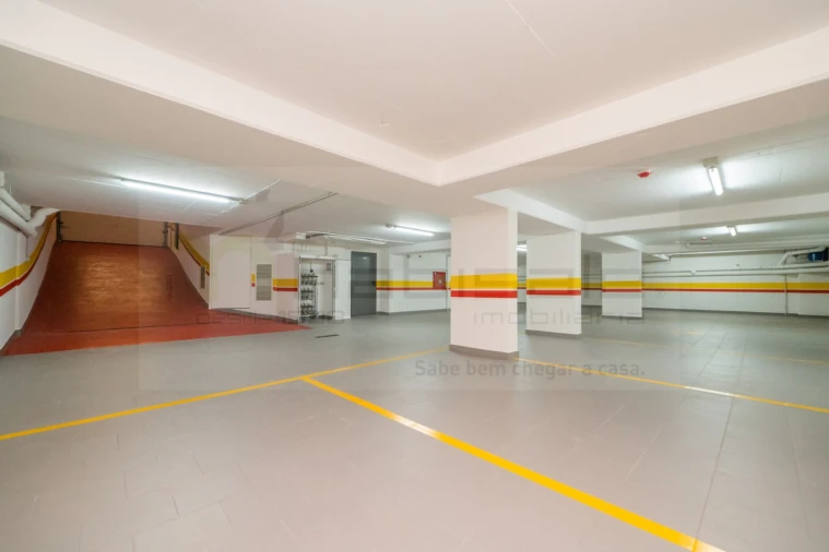 Apartamento T2 para Venda em Carcavelos e Parede Foto 22