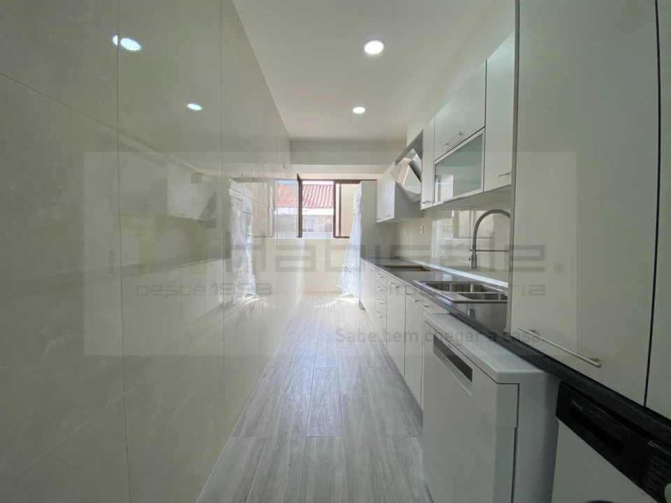 Apartamento T4 para Venda em Costa da Caparica Foto 16