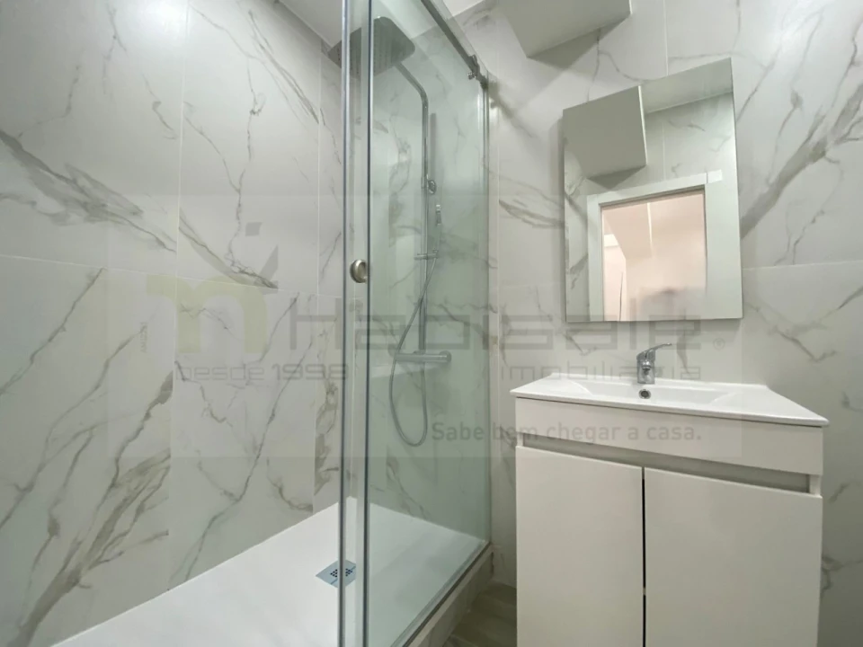 Apartamento T4 para Venda em Costa da Caparica Foto 22