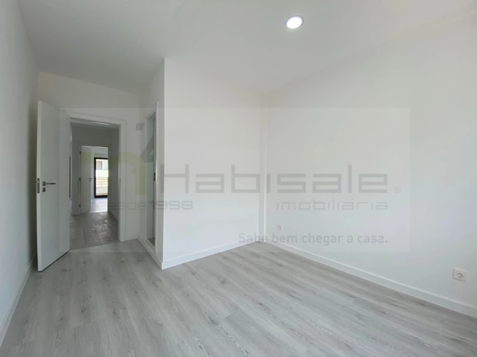 Apartamento T4 para Venda em Costa da Caparica Foto 29