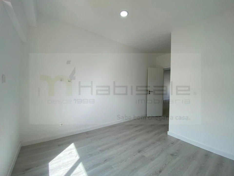 Apartamento T4 para Venda em Costa da Caparica Foto 31