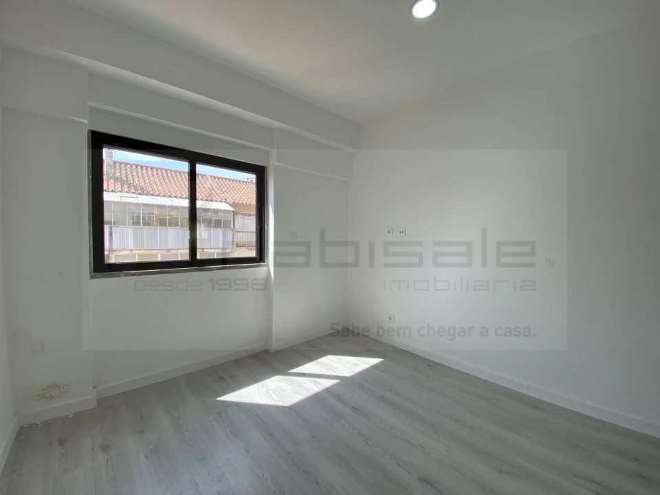 Apartamento T4 para Venda em Costa da Caparica Foto 32