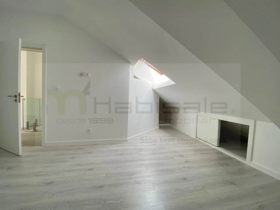 Apartamento T4 para Venda em Costa da Caparica Foto 37