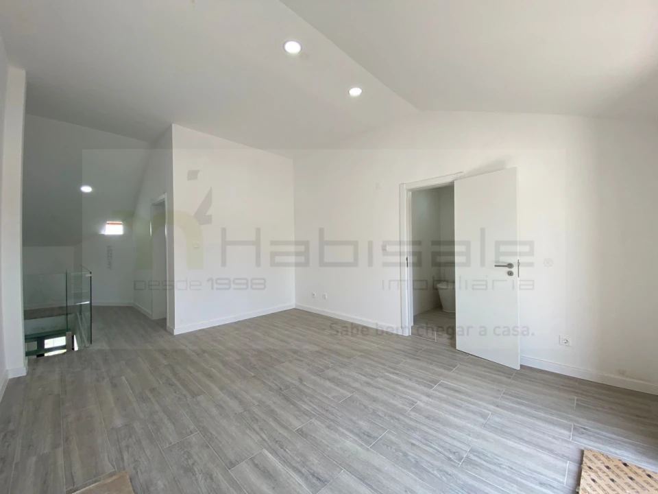 Apartamento T4 para Venda em Costa da Caparica Foto 40